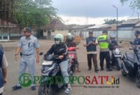 Operasi Simpatik dalam rangka sosialisasi keselamatan dan taat pajak oleh petugas gabungan (Foto: Seno pendoposatu.id)