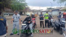 Operasi Simpatik dalam rangka sosialisasi keselamatan dan taat pajak oleh petugas gabungan (Foto: Seno pendoposatu.id)