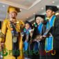 Rektor UIBU Malang, Assoc. Profesor Dr. Nurcholis Sunuyeko M.Si saat melantik prosesi wisuda sarjana S1 dan S2 (Foto: bgs pendoposatu.id)