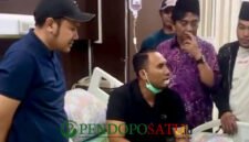 Zulham Mubarok didampingi Amarta Faza saat dirawat di RSUD Kanjuruhan Malang (Foto: Seno pendoposatu.id)