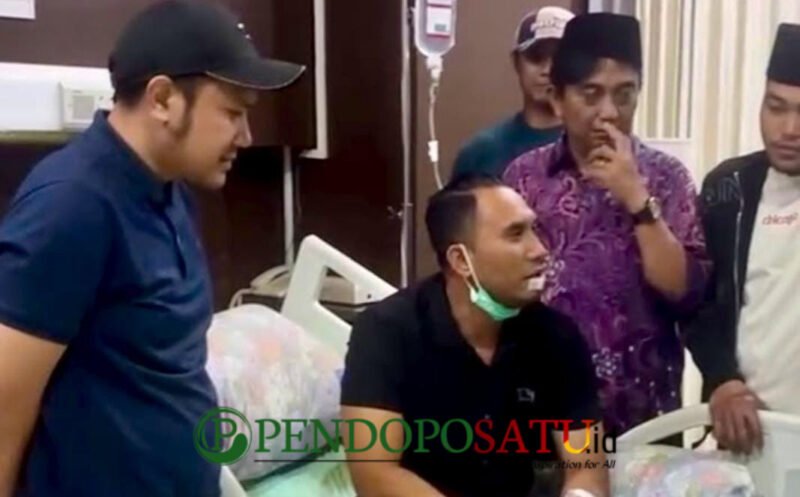 Zulham Mubarok didampingi Amarta Faza saat dirawat di RSUD Kanjuruhan Malang (Foto: Seno pendoposatu.id)