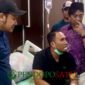 Zulham Mubarok didampingi Amarta Faza saat dirawat di RSUD Kanjuruhan Malang (Foto: Seno pendoposatu.id)