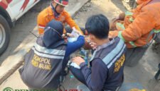 Dokes Polres Malang saat membantu petugas kelelahan menangani karhutla (bgs pendoposatu.id)