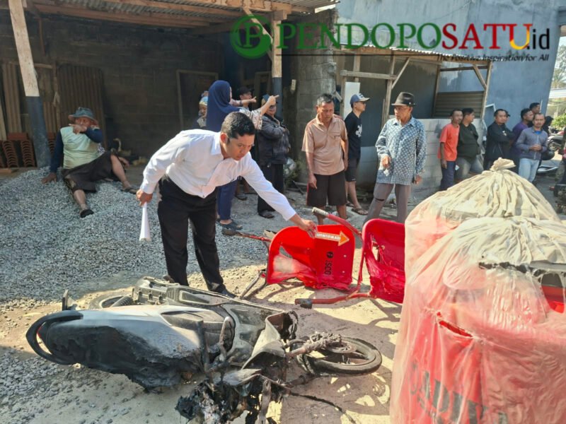 Kondisi gudang penyimpanan bahan bangunan saat Polsek Singosari mendatangi olah TKP (Foto: Diky pendoposatu.id)