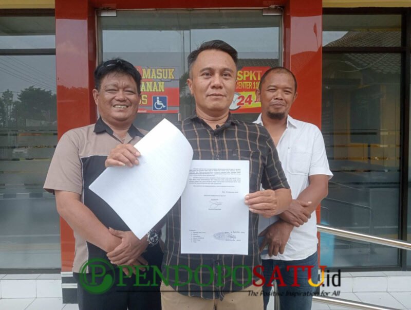 Koordinator GMB, Maryono Setyo Budi saat laporan ke Polres Kota Blitar (Foto: Nadia KK pendoposatu.id)