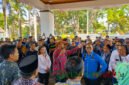 Koordinator aksi massa, Baweh saat orasi di depan gedung DPRD Kabupaten Malang (Foto: bgs pendoposatu.id)