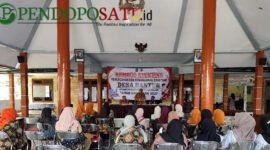 Camat Bantur, Bayu Jatmiko, S.STP menghadiri rapat kordinasi penurunan stunting didampingi Kades Bantur, Nanang Kosim (Foto: Diky pendoposatu.id)