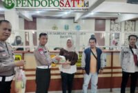 KRI Samsat Bangil saat memberikan hadiah ke taat pajak (Foto: Abdullah pendoposatu.id)