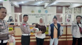 KRI Samsat Bangil saat memberikan hadiah ke taat pajak (Foto: Abdullah pendoposatu.id)