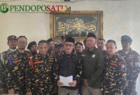 Ketua PC GP Ansor Kabupaten Malang, H. Fatkhurrrozi bersama jajaran pengurus (Foto: bgs Pendoposatu.id)