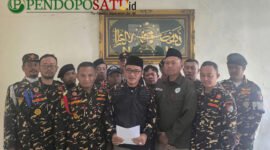 Ketua PC GP Ansor Kabupaten Malang, H. Fatkhurrrozi bersama jajaran pengurus (Foto: bgs Pendoposatu.id)