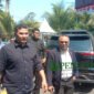 Abdul Qadir didampingi Lawyernya, Agustian Siagian, S.H saat mendatangi Polres Malang (Foto: bgs pendoposatu.id)