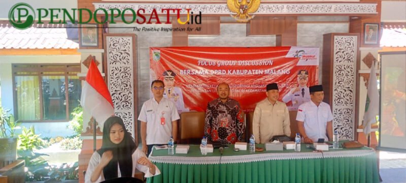 Camat Bantur, Bayu Jatmiko, S.STP bersama beberapa anggota DPRD Kabupaten Malang dalam acara FGD (Foto: Diky pendoposatu.id)