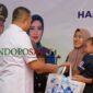 Bupati Pasuruan Rusdi Sutejo, saat memberikan Baksos pada masyarakat yang hadir (Foto: Abdullah pendoposatu.id)