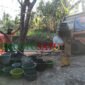 Tim BPBD Kabupaten Malang saat pendistribusian air bersih ke warga (Foto: Seno pendoposatu.id)