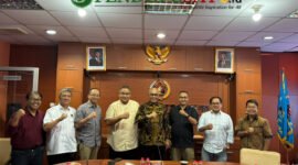 Ketua Umum PWI, Akhmad Munir di dampingi Ketua Umum JMSI, Teguh Santosa dalam pertemuan di kantor PWI, Gedung Dewan Pers (Foto: bgs pendoposatu.id)