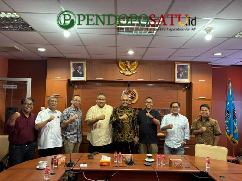 Ketua Umum PWI, Akhmad Munir di dampingi Ketua Umum JMSI, Teguh Santosa dalam pertemuan di kantor PWI, Gedung Dewan Pers (Foto: bgs pendoposatu.id)