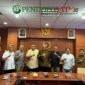 Ketua Umum PWI, Akhmad Munir di dampingi Ketua Umum JMSI, Teguh Santosa dalam pertemuan di kantor PWI, Gedung Dewan Pers (Foto: bgs pendoposatu.id)