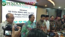 Direktur Jenderal Kesehatan Lanjutan Kemenkes, dr. Azhar Jaya di dampingi Wagub Jatim, Emil Elistianto Dardak dan plt. Bupati Tulungagung, Ahmad Baharudin beserta BPJS Kesehatan (Foto: Hanik pendoposatu.id)