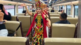 7 Penari Gandrung Gandrung On Train PT.KAI Daop 9 Jember (Foto: Boby pendoposatu.id)