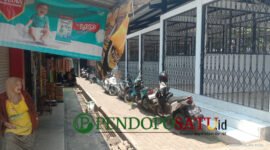 Pedagang pasar Karangploso, Siti Aminah (61) tahun saat dikonfirmasi dilokasi pasar yang mangkrak (Foto: bgs pendoposatu.id)