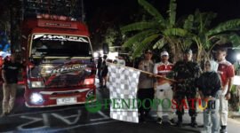Pemberangkatan karnaval budaya oleh Kades Hariono (Foto: Abdullah pendoposatu.id)