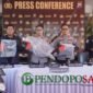 Kasat Reskrim, Rizky Akbar Kurniadi saat tunjukkan BB di pres rilis Mapolres Pasuruan (Foto: Abdullah pendoposatu.id)