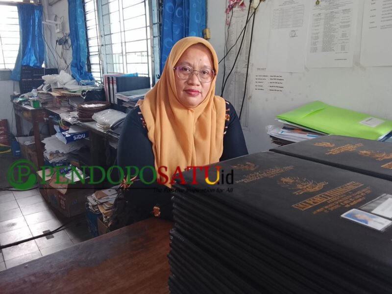 Kepala Sekolah SMA PGRI 1 Tulungagung, Dr. Tutik Husniati, M.Pd.I (Foto: Hanik pendoposatu.id)
