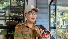 Kepala Dinas Pekerjaan Umum Bina Marga (DPUBM) Kabupaten Malang, Khairul Isnaidi Kusuma saat dikonfirmasi oleh wartawan (Foto: bgs pendoposatu.id)