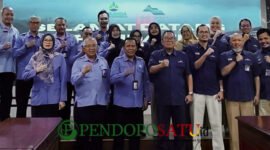 Jajaran Direksi Perumda Tirta Kanjuruhan berfoto dengan Direksi Jasa Tirta I (Foto: bgs pendoposatu.id)