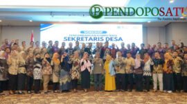 Asep Kusdinar foto bersama dengan peserta workshop Pengembangan Kompetensi Sekretaris Desa se-Jatim Angkatan IV Tahun 2026 (Foto: bgs pendoposatu.id)