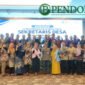 Asep Kusdinar foto bersama dengan peserta workshop Pengembangan Kompetensi Sekretaris Desa se-Jatim Angkatan IV Tahun 2026 (Foto: bgs pendoposatu.id)