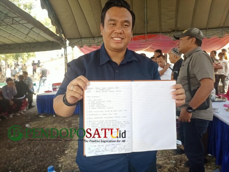 Penasehat hukum 5 Pokmas di Kabupaten Tulungagung, Billy Nobile saat diwawancarai (Foto: Hanik pendoposatu.id)