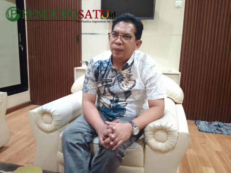 Sekretaris Dinas PUPR Kabupaten Tulungagung, Indra Wibawa saat ditemui dikantornya (Foto: Hanik pendoposatu.id)