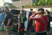 Laka tunggal yang terjadi di jalan provinsi wilayah kecamatan Muncar kabupaten Banyuwangi (Foto: Boby pendoposatu.id)