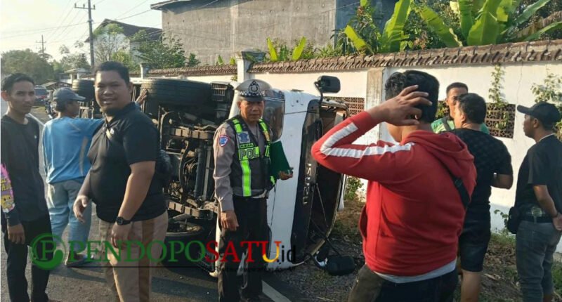 Laka tunggal yang terjadi di jalan provinsi wilayah kecamatan Muncar kabupaten Banyuwangi (Foto: Boby pendoposatu.id)