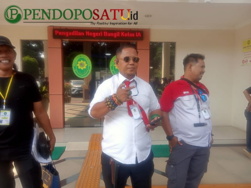 Kuasa Hukum Ahli Waris Ayik Suhaya saat di Pengadilan Negeri Kabupaten Pasuruan (Foto: abdulah pendoposatu.id)