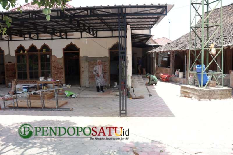 Renovasi Mushola Darrur Rohman Desa Pojok oleh  Satgas TMMD kodim 0807 Tulungagung (Foto: Hanik pendoposatu.id)