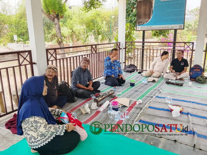Ahli waris, BPN bersama perangkat desa saat identifikasi berlangsung di desa Bulusari (Foto: Abdulah pendoposatu.id)