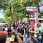 Massa saat demontrasi bersama aliansi LEMBAARA-Tora saat mendatangi kantor Pemkab Tulungagung (Foto: Hanik pendoposatu.id)